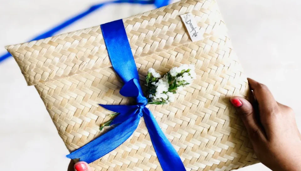 What eco-friendly materials are used in envelope design? Hello InTech